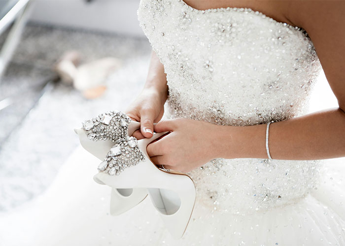 Couple Breaks Up After Bride Changes Her Mind About Making The Bridal Party Bleach Their Hair