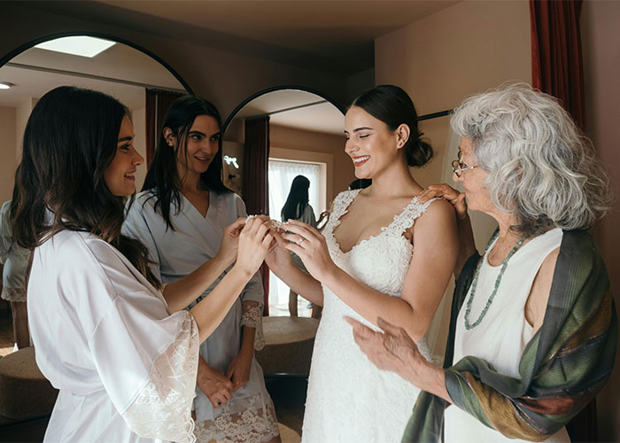 Couple Breaks Up After Bride Changes Her Mind About Making The Bridal Party Bleach Their Hair