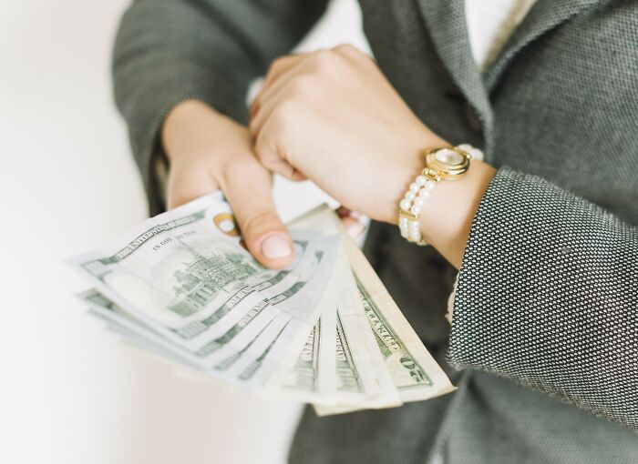 “Here’s The Life Advice Everyone Needs To Hear”: 90YOs Share 40 Things They Wish They Knew Earlier