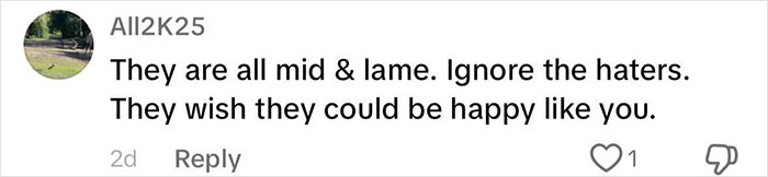 Woman Begs People To &ldquo;Stop Hating&rdquo; On Her Body After Disneyland Visitors Cruelly Stare And Laugh