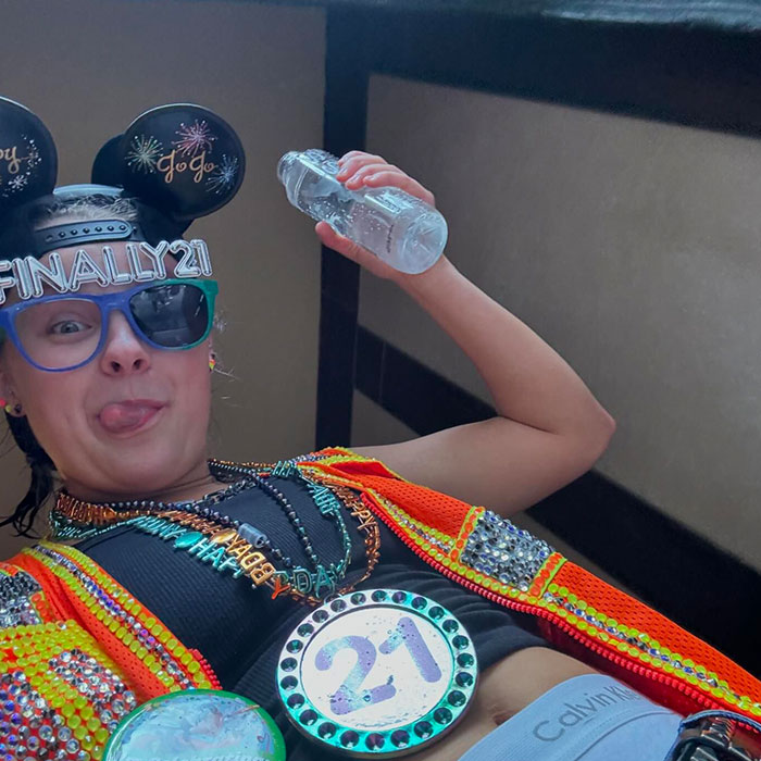 JoJo Siwa&rsquo;s &ldquo;CringeFest&rdquo; Continues As Crowd Balks At Expletive-Filled Monologue At UK Show