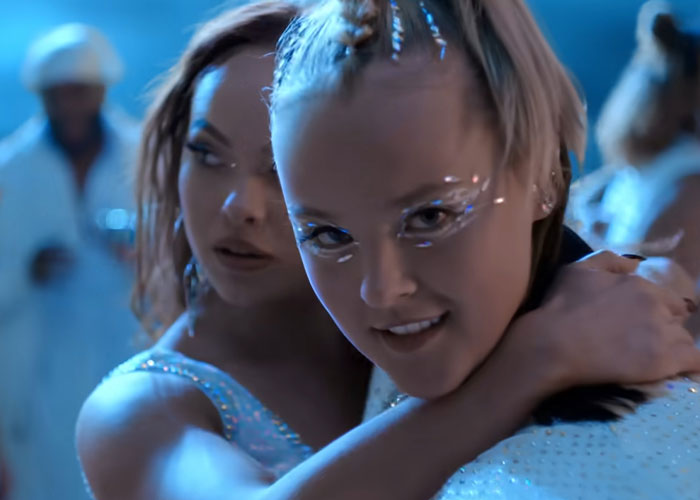 JoJo Siwa&rsquo;s &ldquo;CringeFest&rdquo; Continues As Crowd Balks At Expletive-Filled Monologue At UK Show