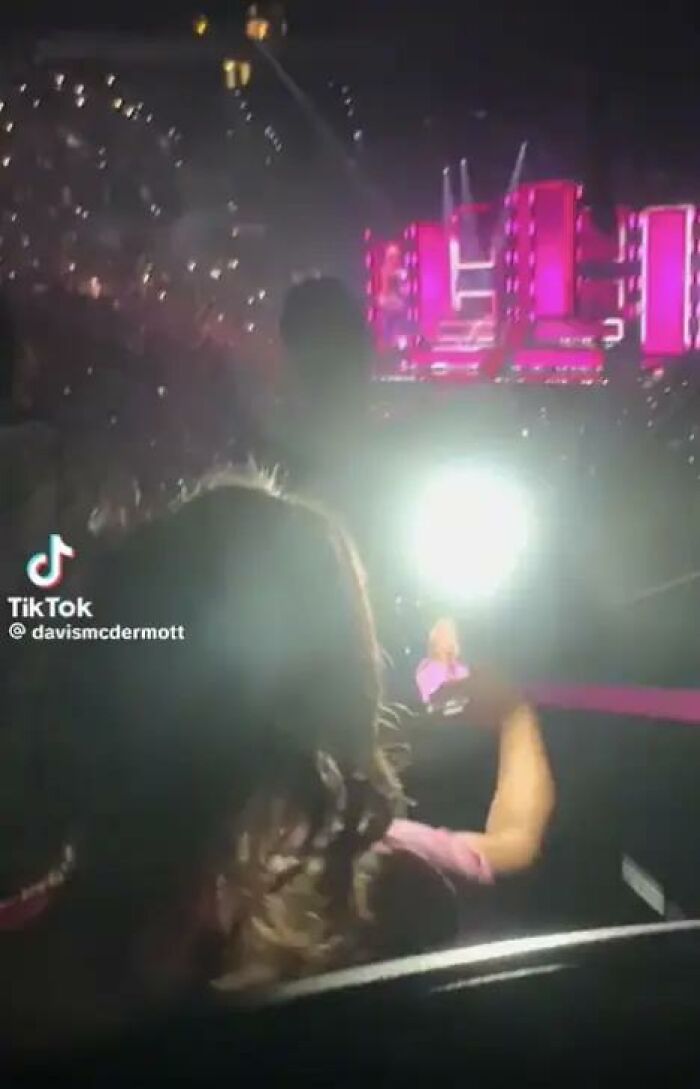 Main Character Blinds Everyone The Entire Show For A Video Shoot