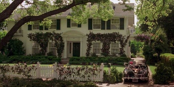 People Answer What Movies Get Wrong About America And Here’s 35 Of Their Spot-On Observations