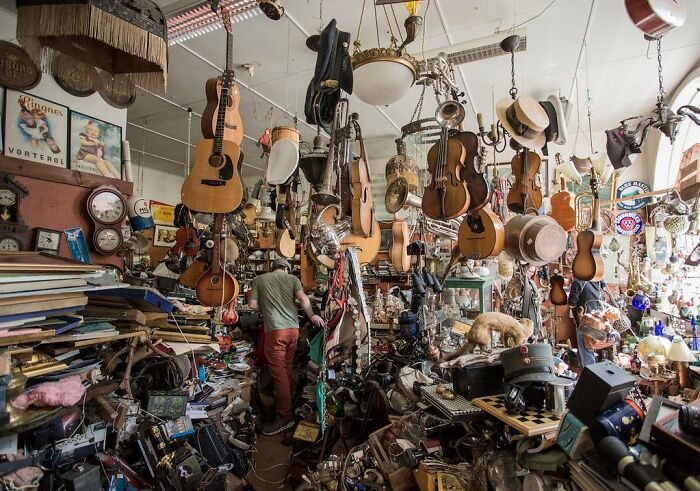 30 Cleaners Who Got Grossed Out On The Job Share The Nastiest Things They've Encountered