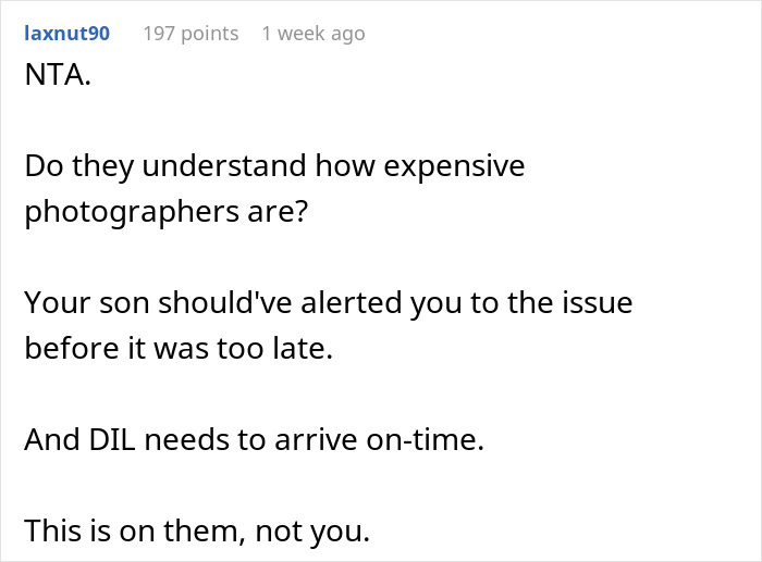 DIL Misses Being In Family Pic While In Bathroom, Husband Doesn't Speak Up Despite Mom Asking Twice