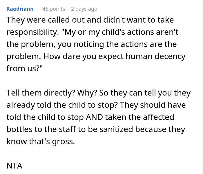 Person Earns Random Fam’s Anger By Reporting Their Kid To Costco Staff For Licking All The Sauces Person Earns Random Fam’s Anger By Reporting Their Kid To Costco Staff For Licking All The Sauces