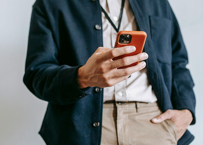 Worker Refuses To Accept Lower Pay For Finishing Work Faster, Tests Corporate Policy