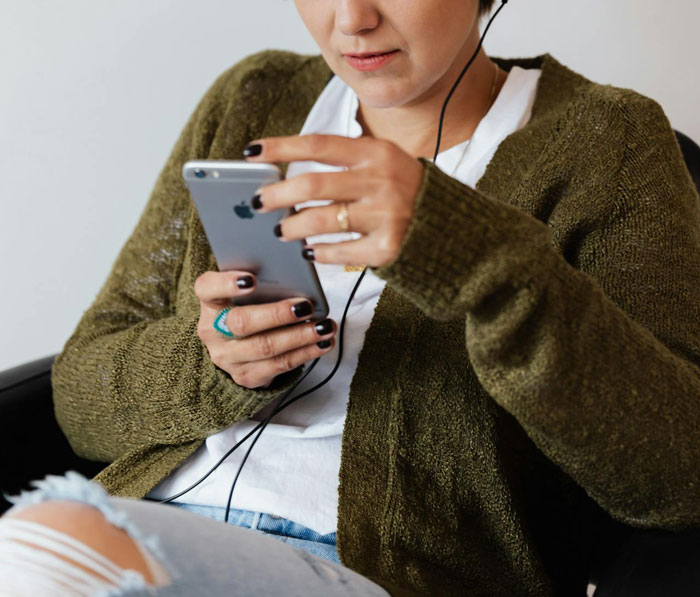Child Enjoys A Feast Of Food At Mom&rsquo;s Friend&rsquo;s House, Gets The Host In Trouble