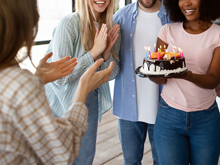 Woman Left Crying Alone At Restaurant On Her Birthday Due To Friends' "Surprise"