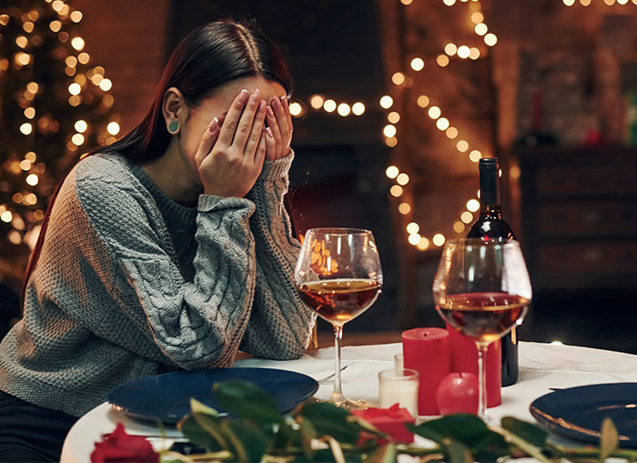 Woman Left Crying Alone At Restaurant On Her Birthday Due To Friends' "Surprise"