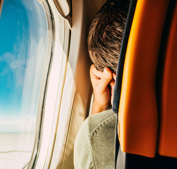 Dad Puts Entitled Karen In Her Place After She Tried To Steal His First-Class Seats