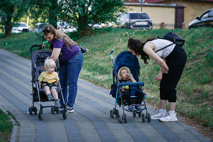 "She Started Screaming That I Assaulted Her": Karen Gets A Face Slap After Grabbing This Mom's Baby
