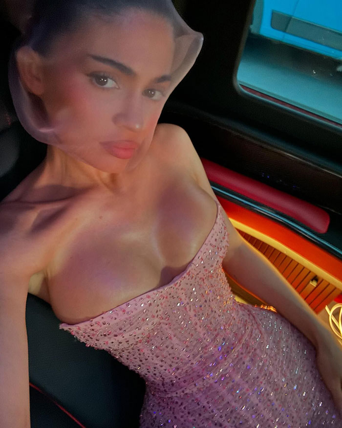 Kylie Jenner Roasted For Wearing &ldquo;Mosquito Net&rdquo; Over Face At Paris Fashion Week