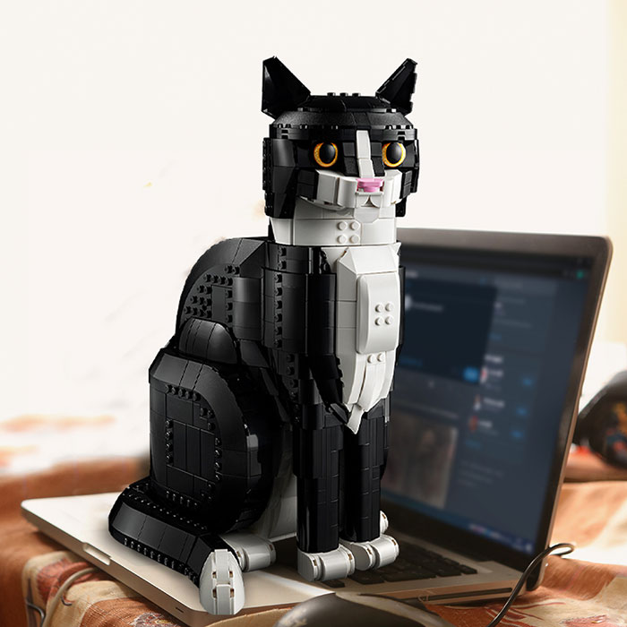 LEGO&rsquo;s Keyboard Seems To Have A Cat On It In Hilarious Viral Tweets