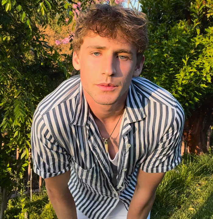 Will Ferrell Dresses Up As “Medieval Lord” To Embarrass His Son On Prom Day Will Ferrell Dresses Up As “Medieval Lord” To Embarrass His Son On Prom Day