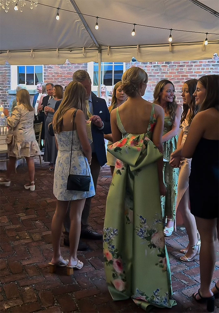 Mother-Of-The-Bride Accused Of &ldquo;Trying To Upstage Her Daughter&rdquo; After Dress Goes &ldquo;Mega Viral&rdquo;