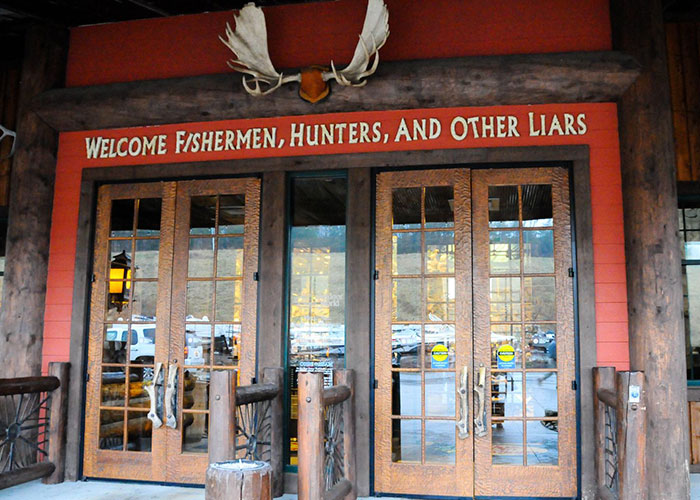 “A Bucket Of Coffee”: 30 Extremely American Things Visitors Have Seen And Experienced In The US