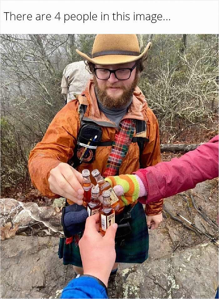 &ldquo;My Brain Refuses To Believe That There Are 4 People In This Photo&rdquo;: Camo Illusion Goes Viral