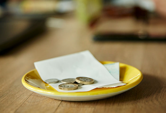 “Who Raised You?”: Waitress Calls Out Family's ‘Infuriating’ Tip After $184 Late-Night Order “Who Raised You?”: Waitress Calls Out Family's ‘Infuriating’ Tip After $184 Late-Night Order