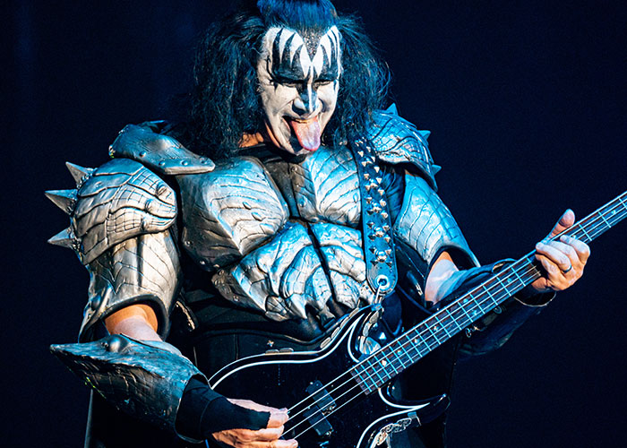 30 Times People Messed With Celebrities Enough To Get Blocked