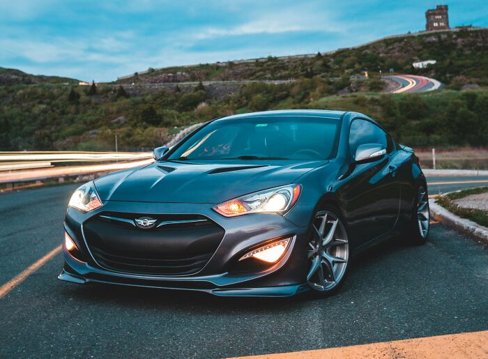 24 Canadians List Most Common Signs That Show Them Someone Is A Tourist