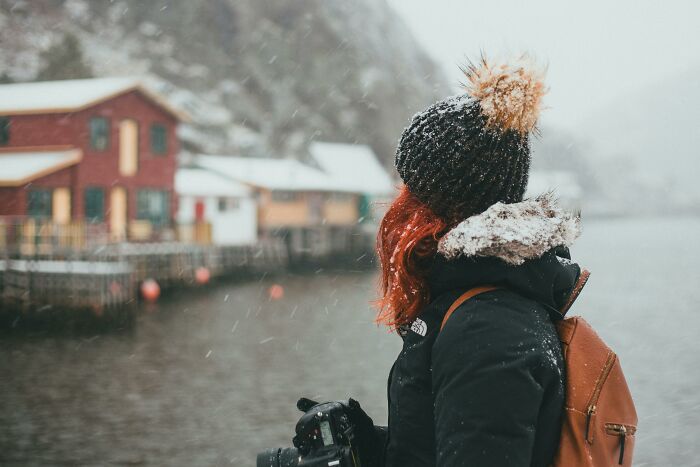 24 Canadians List Most Common Signs That Show Them Someone Is A Tourist