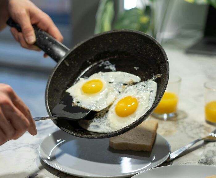 “What’s A Smell That Most People Consider To Be Good But You Find Repulsive?” (30 Answers)