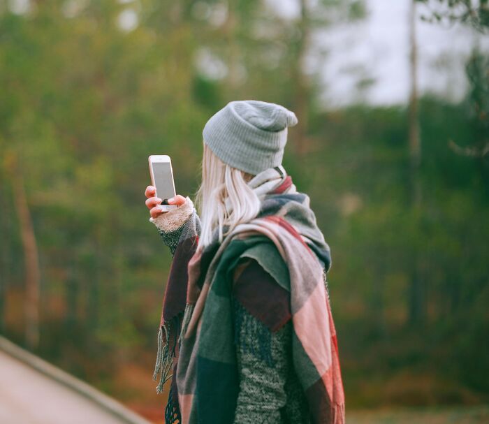 24 Canadians List Most Common Signs That Show Them Someone Is A Tourist