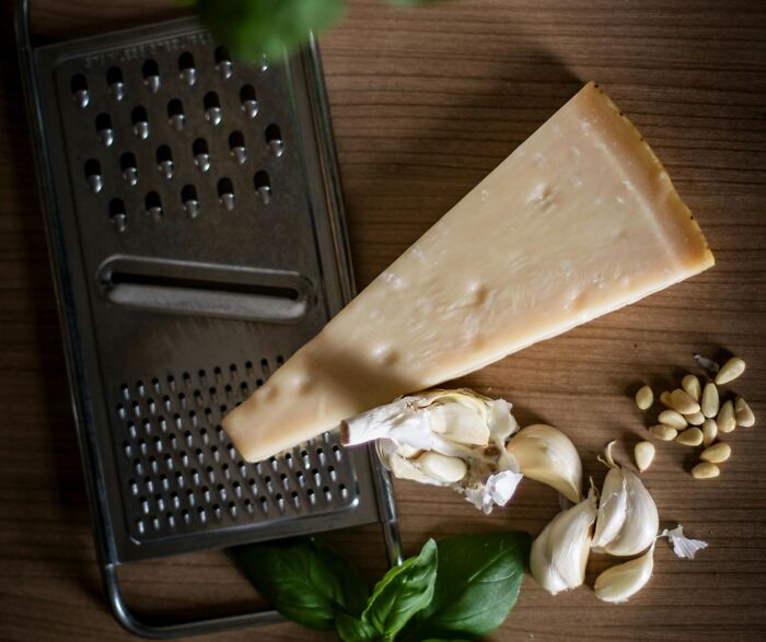 “What’s A Smell That Most People Consider To Be Good But You Find Repulsive?” (30 Answers)