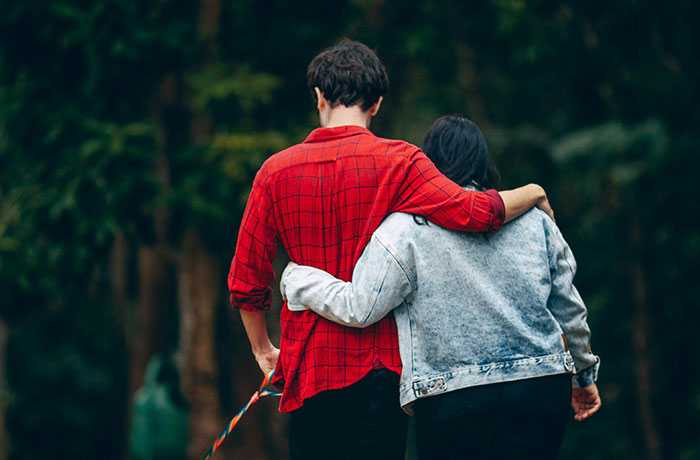 Smart Woman Is Called &ldquo;Not Bright&rdquo; By BF To Strangers, Friend Wonders If They Should Tell Her