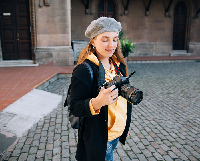 Woman Leaves Bad Review On Wedding Photographer, Gets All The Photos Taken Away