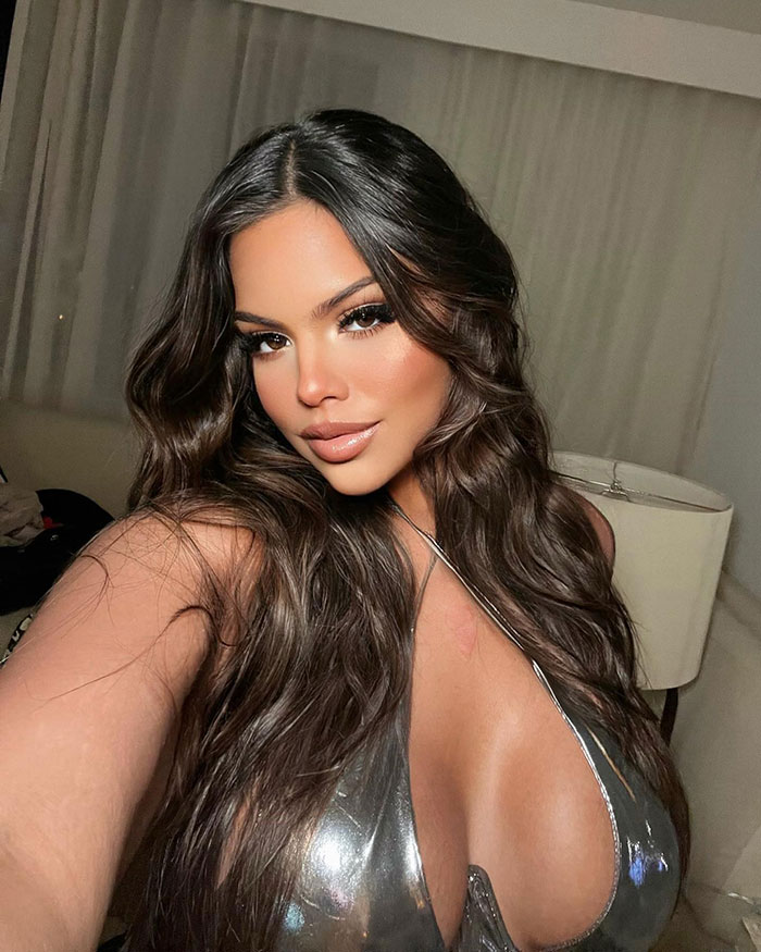 Woman Begs People To &ldquo;Stop Hating&rdquo; On Her Body After Disneyland Visitors Cruelly Stare And Laugh