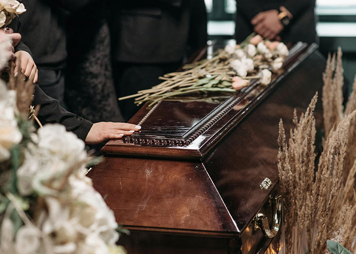 “My Dad’s Poker Buddy”: 30 People Share The Family “Secret” They Worked Out As Adults