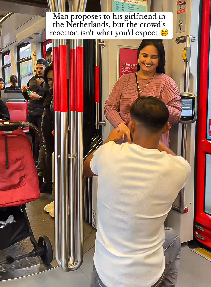 Man’s Public Proposal Goes Viral After The Crowd Awkwardly Ignores It Man’s Public Proposal Goes Viral After The Crowd Awkwardly Ignores It