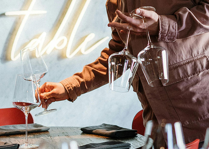 37 Red Flags Indicating You Should Immediately Leave The Restaurant