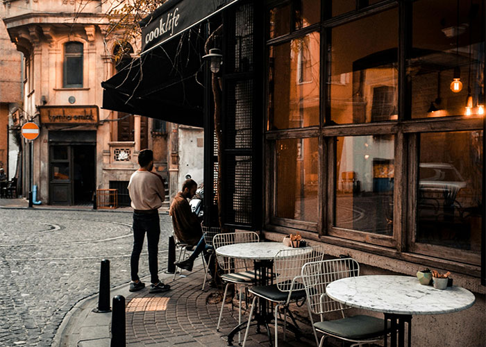 37 Red Flags Indicating You Should Immediately Leave The Restaurant