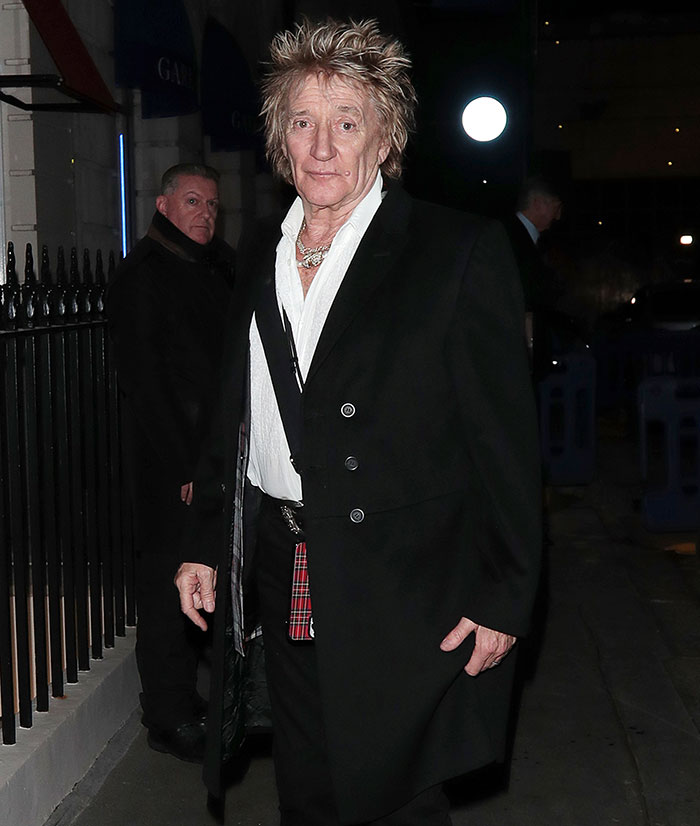 Lisa Rinna&rsquo;s Dramatic Hair Transformation &ldquo;Freaks People Out&rdquo; And Sparks Hilarious Comparisons