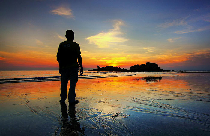 “How To Use And Repair Everything”: 40 Skills That Help People Thrive In Tough Times