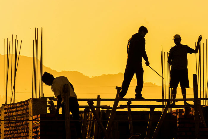 “How To Use And Repair Everything”: 40 Skills That Help People Thrive In Tough Times