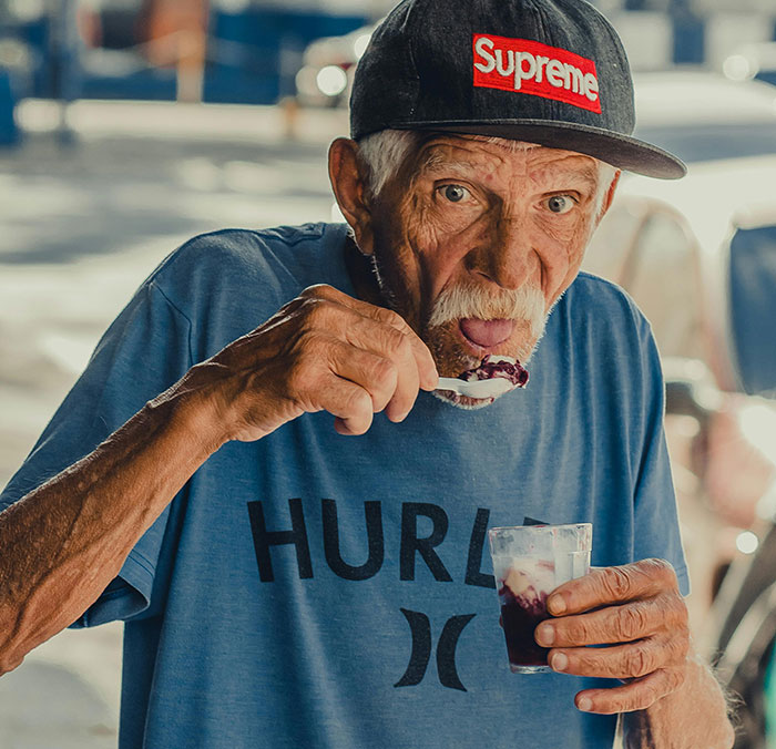 "Doesn’t Make Sense": 40 Social Etiquette Rules That People Want To See Gone