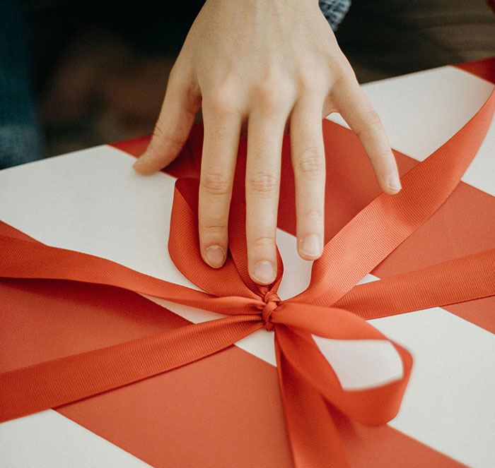 "Doesn’t Make Sense": 40 Social Etiquette Rules That People Want To See Gone