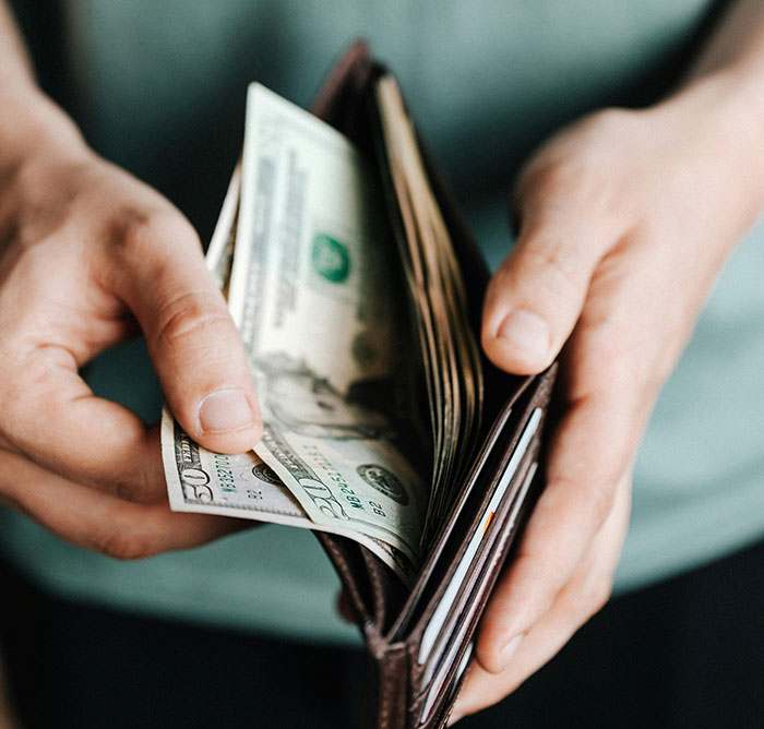 "Doesn’t Make Sense": 40 Social Etiquette Rules That People Want To See Gone