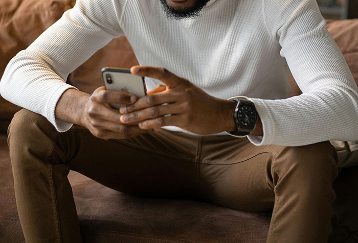 "Doesn’t Make Sense": 40 Social Etiquette Rules That People Want To See Gone