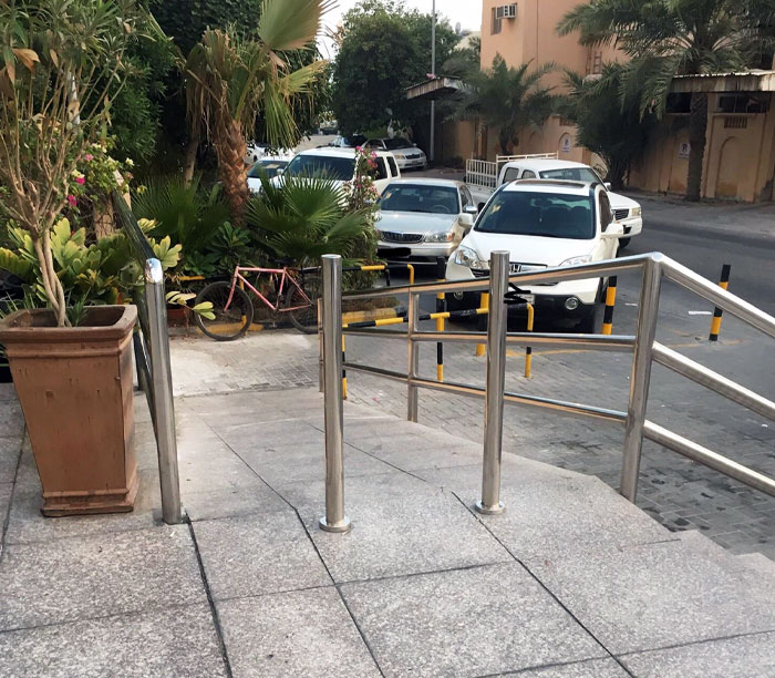 This Was A Wheelchair Ramp To A Mall, But When People Started Using It For Shopping Carts The Mall Decided To "Fix" The Issue Like That
