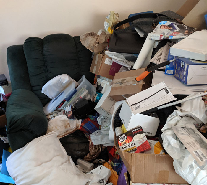 Woman With Kids Jumps At A Chance To Stay At Friend’s House, Is Shocked Seeing How Dirty It Is Woman With Kids Jumps At A Chance To Stay At Friend’s House, Is Shocked Seeing How Dirty It Is