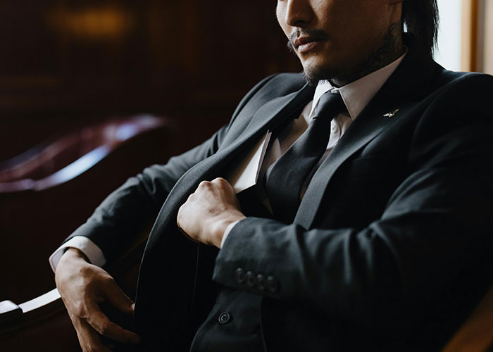 “My Dad’s Poker Buddy”: 30 People Share The Family “Secret” They Worked Out As Adults