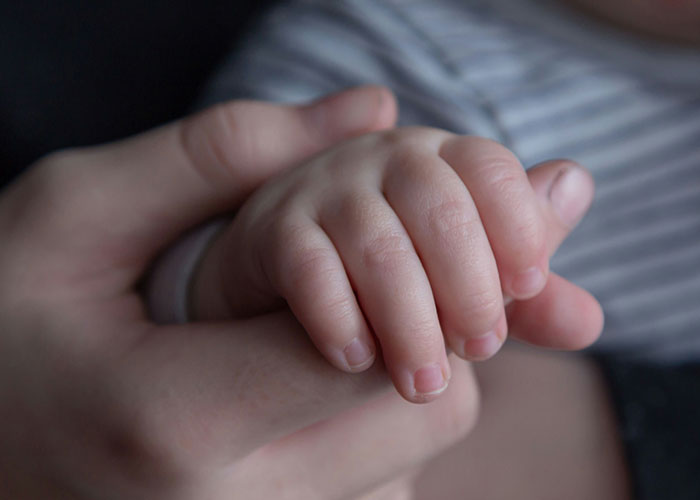 “My Dad’s Poker Buddy”: 30 People Share The Family “Secret” They Worked Out As Adults