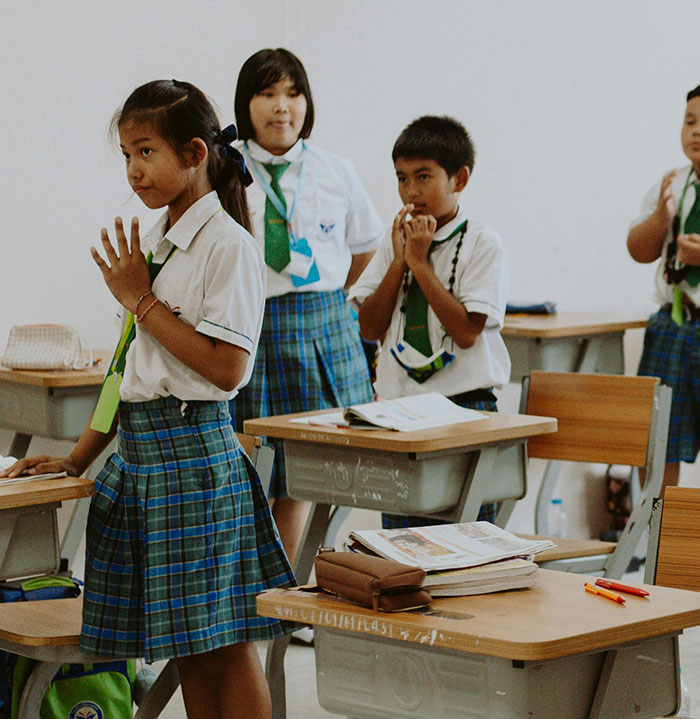 Esta niña de 10 años se vuelve la sensación de internet tras llevar a un bebé a clase