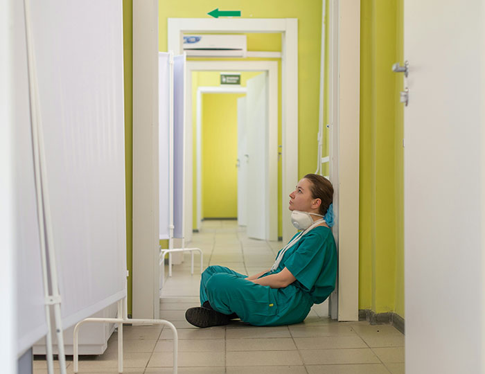 Nurses Reveal What They Look Like After A 12-Hour Shift And Internet Is Stunned Nurses Reveal What They Look Like After A 12-Hour Shift And Internet Is Stunned